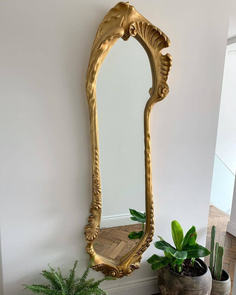 Calvet mirror