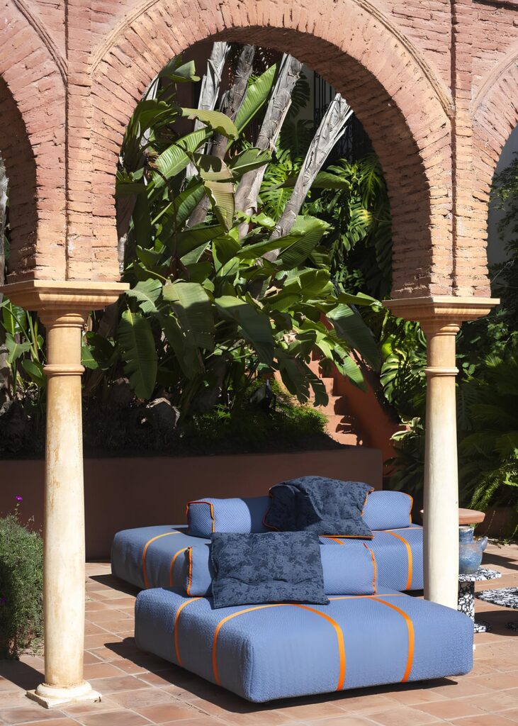 Baxter panama bold outdoor sofa img1