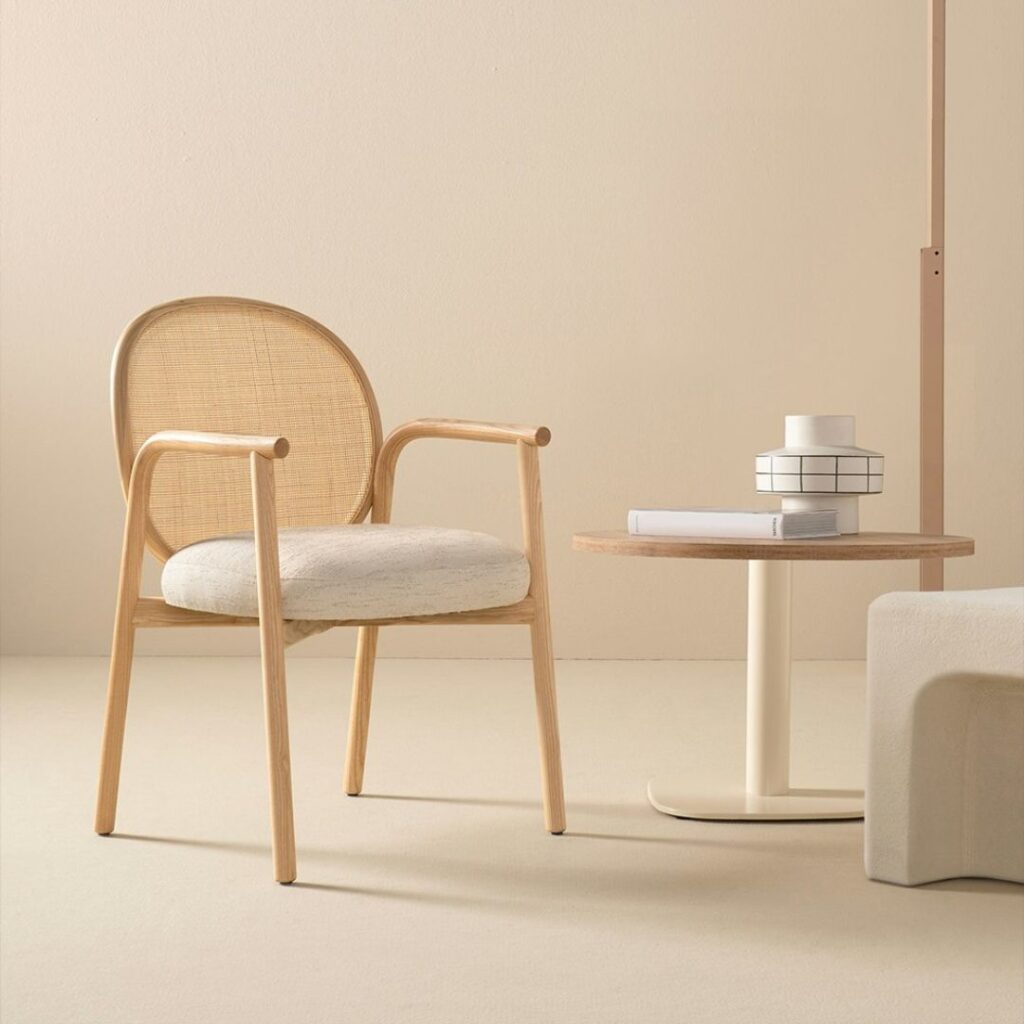 Quinti shields chair img1